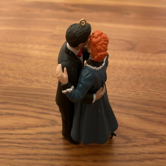 I Love Lucy- 2000 Hallmark Christmas Ornament - Dancing with Desi - Picture 3 of 8